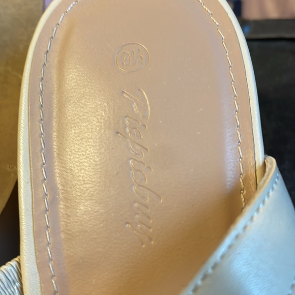 Lovely Stacked Heel shoes - Picture 6 of 9